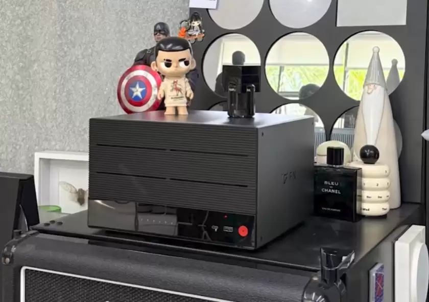 飞牛首款自有 NAS 硬件：双盘位 Evo 2 官宣 12 月 15 日预售