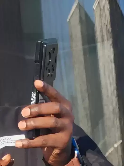 小米 17 Ultra 手机原型照片曝光,背面三摄布局