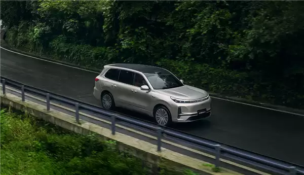 吉利高管：有车企为博流量盲目模仿 拉低抹黑中国车设计高度