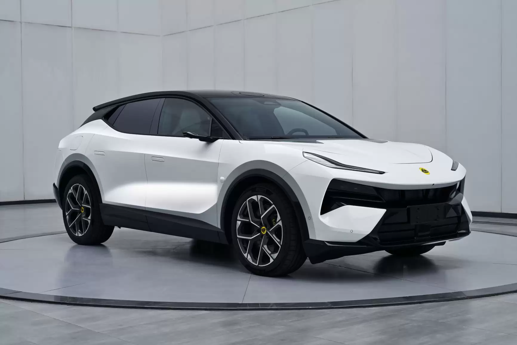 莲花首款插混SUV亮相,命名FOR ME续航破千