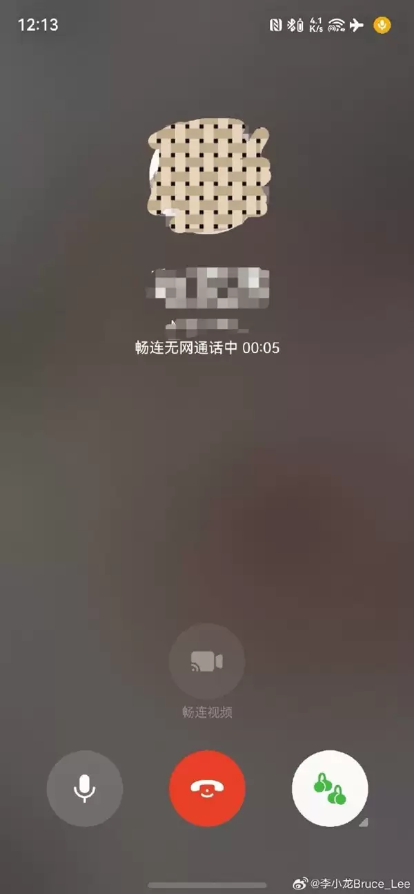 华为李小龙飞机上实测无网通信：天上照样发消息、打电话