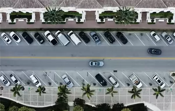 高德上线“AI停车雷达”:直观呈现沿途道路车位空闲状态