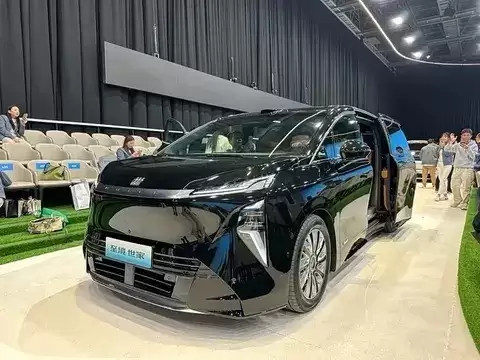 别克至境世家上市，插混四驱标配，售43.99万起