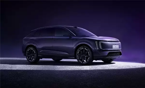 上汽奥迪首款量产SUV AUDI E7 X量产版公布：和谐多了