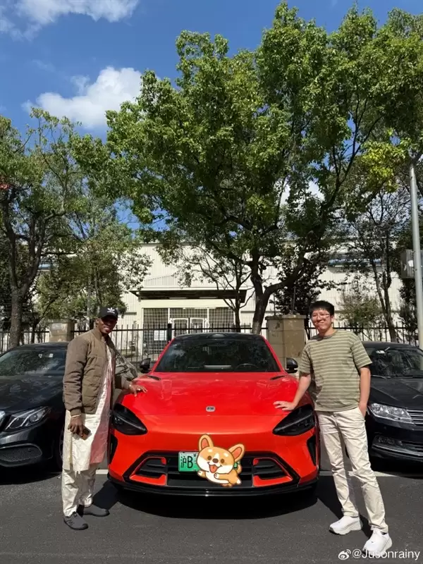 8年奔驰车主换小米YU7：完胜50万以下奔驰 仅一点不如奔驰