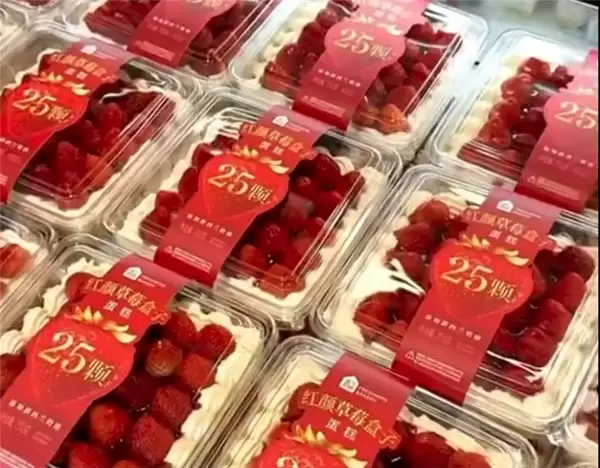 盒马草莓盒子蛋糕被指咸得发苦 疑误将糖放成了盐 回应：确有一批存在生产问题 