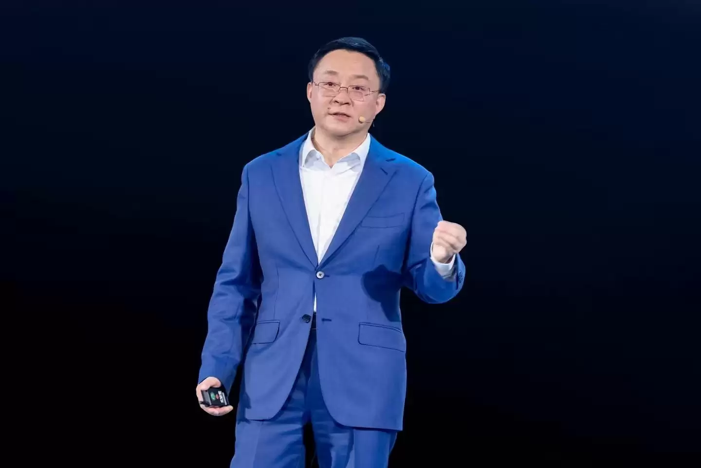 继任正非之后，《人民日报》半版专访刘庆峰，什么信号？