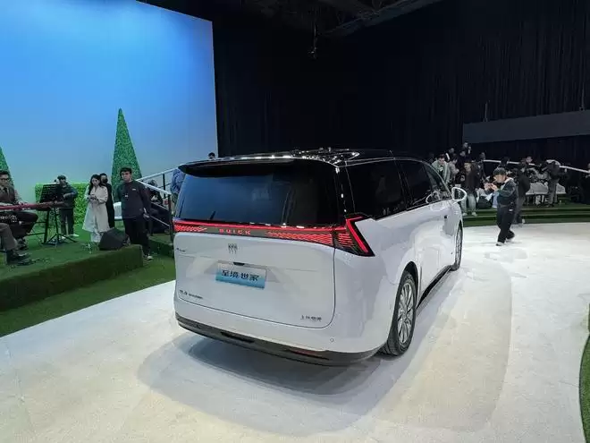 8屏座舱+五恒健康座舱 别克至境世家售43.99万起