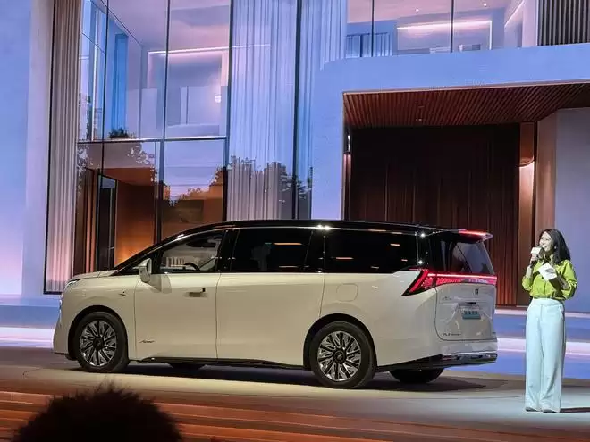 8屏座舱+五恒健康座舱 别克至境世家售43.99万起