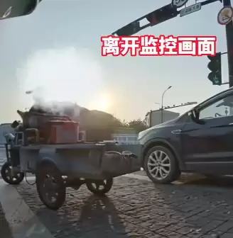 一小米SU7停在车位被刮蹭 监控显示被一三轮车主猛踹、吐口水 警方:正在追查