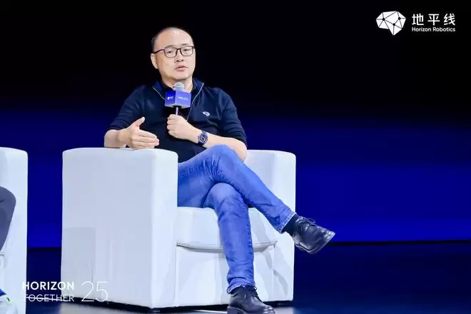 余凯周光等大咖对话 如何破解高阶智驾落地难题