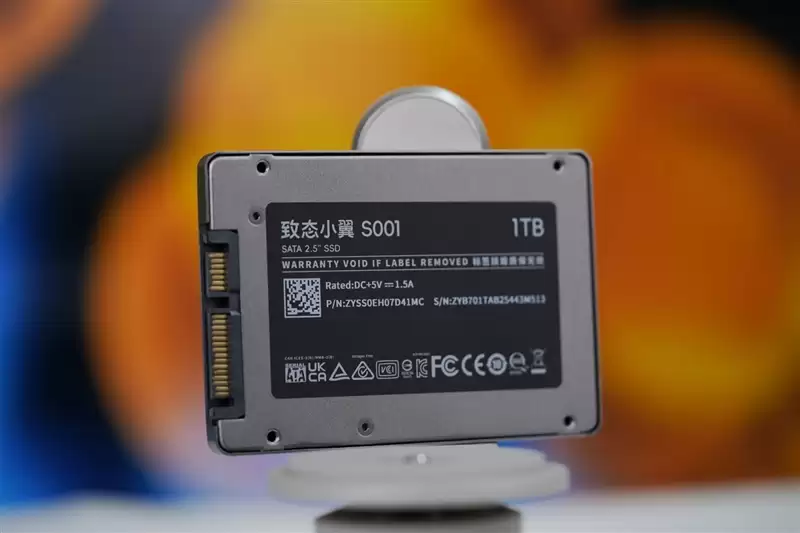 致态小翼S001 SSD评测：SATA接口性能极限 附带软件一键迁移系统