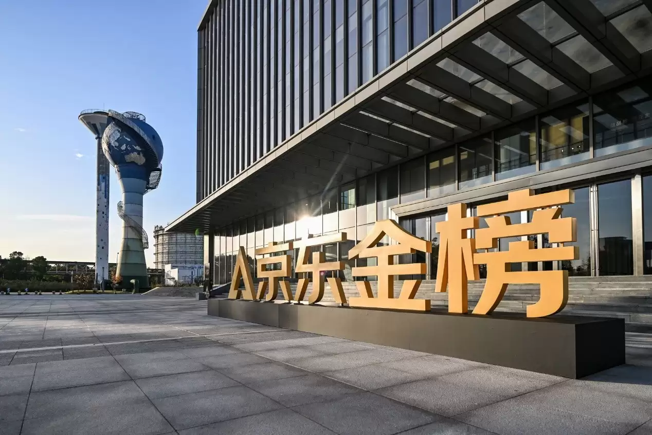 金榜加冕！影驰RTX 5080金属大师黑金版OC显卡斩获京东2025年度显卡品质金奖