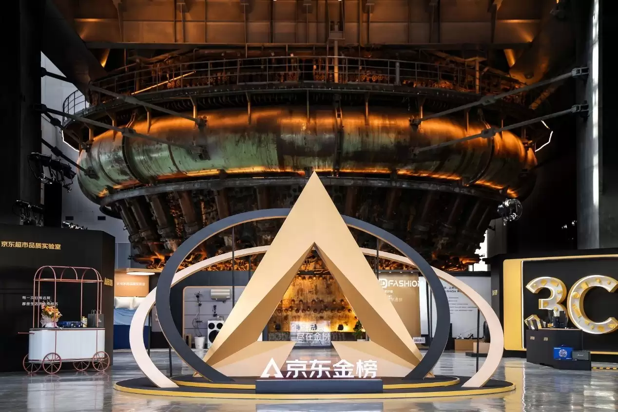 金榜加冕！影驰RTX 5080金属大师黑金版OC显卡斩获京东2025年度显卡品质金奖