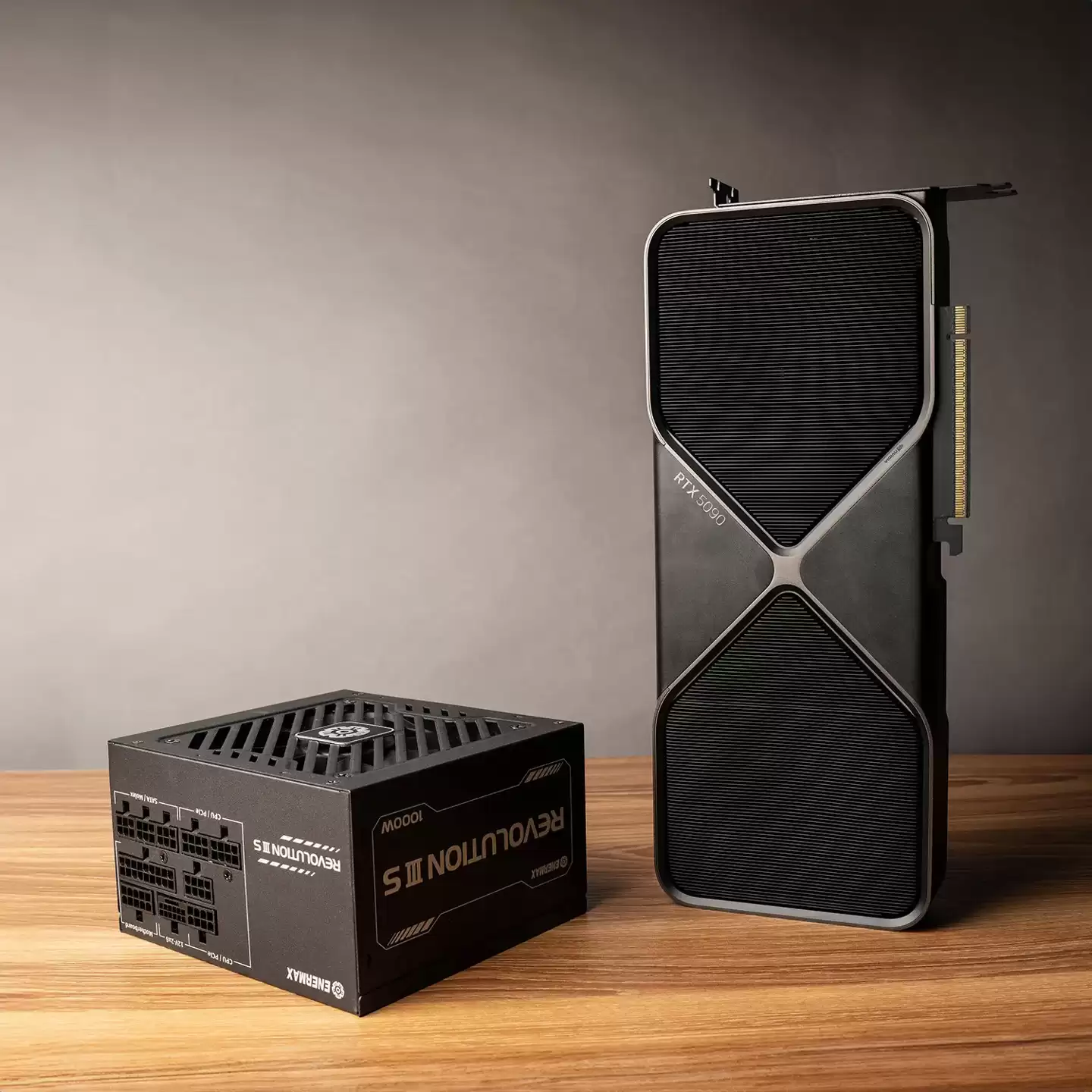 ENERMAX 推出 REVOLUTION III S 1000W 电源:标准 140mm 长,白金效率