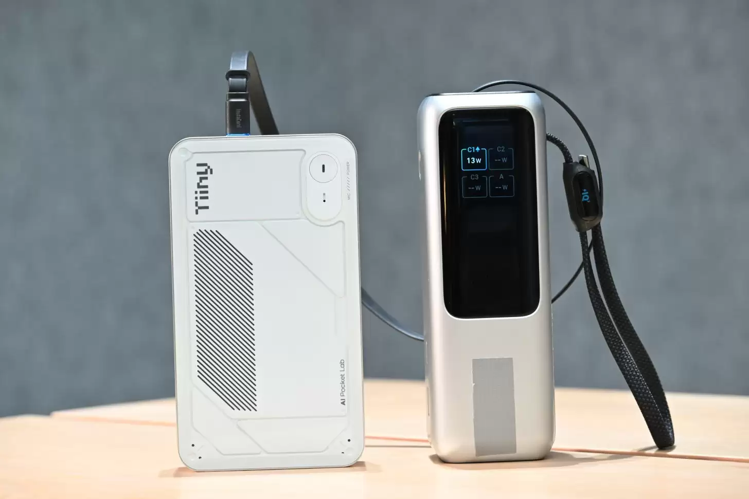 “全球最小AI超算”问世：300克、190 TOPS算力，可本地运行120B模型