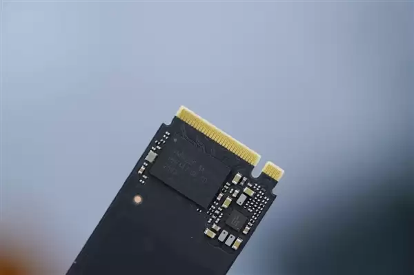 疾速7000MB/s！长江存储PC42Q 1TB SSD图赏