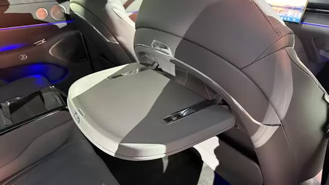 岚图追光L27.99万起!标配华为全家桶+800V 这是要卖爆的节奏?