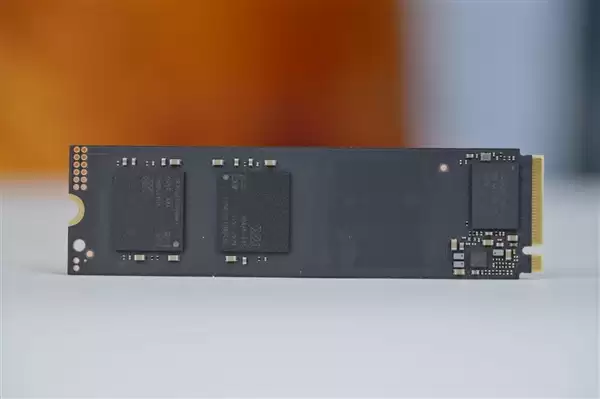 疾速7000MB/s！长江存储PC42Q 1TB SSD图赏