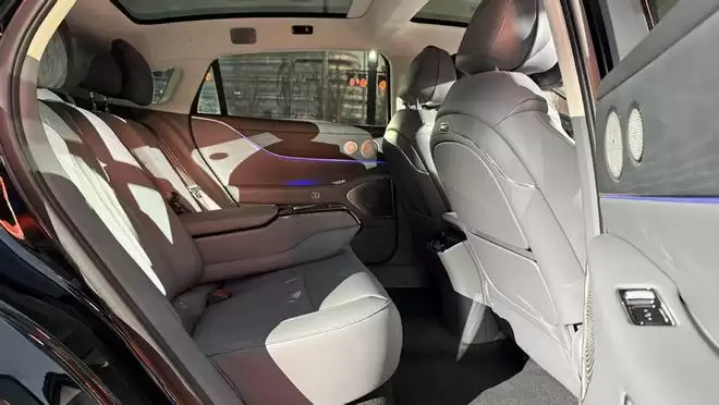 岚图追光L27.99万起!标配华为全家桶+800V 这是要卖爆的节奏?