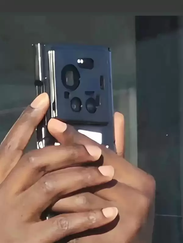 小米17 Ultra开启线下盲订：本月发布实锤！国产一英寸旗舰