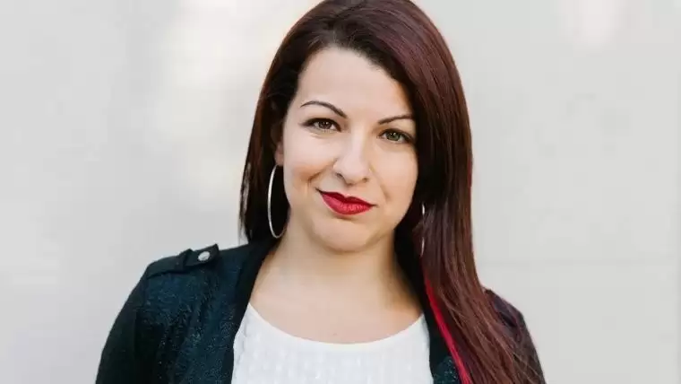 阿妮塔遭网络争议再起：十年风波难平