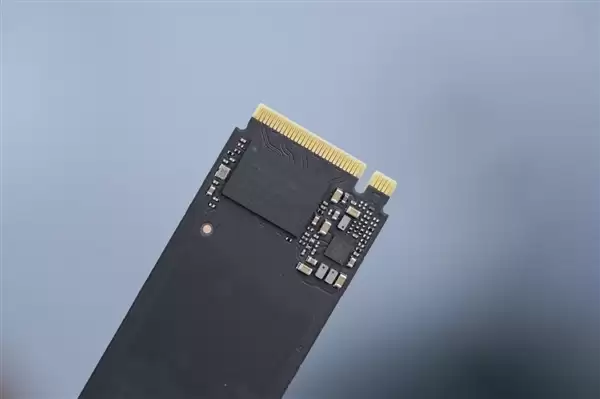 疾速7000MB/s！长江存储PC42Q 1TB SSD图赏
