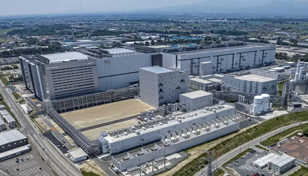 消息称铠侠计划 2026 年量产下一代 BiCS10 332L NAND 闪存