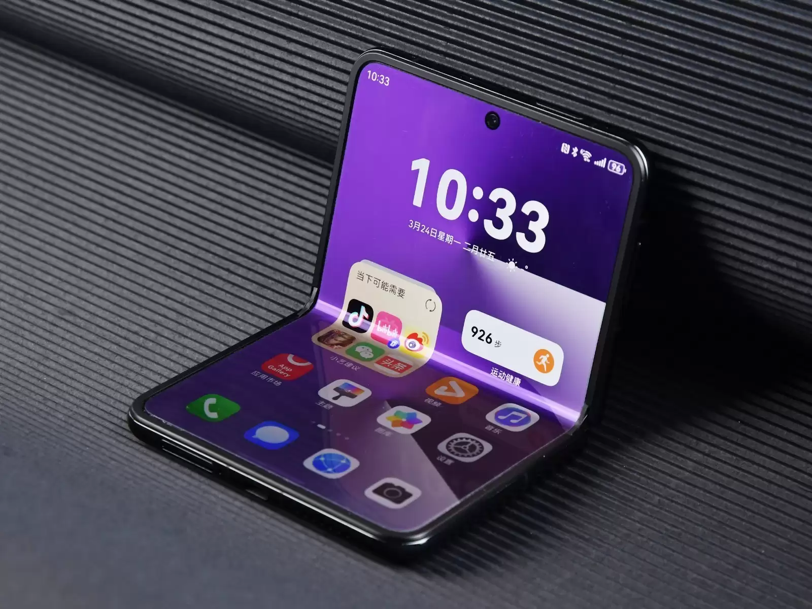 ZOL推荐2025年度形态探索折叠屏:HUAWEI Pura X