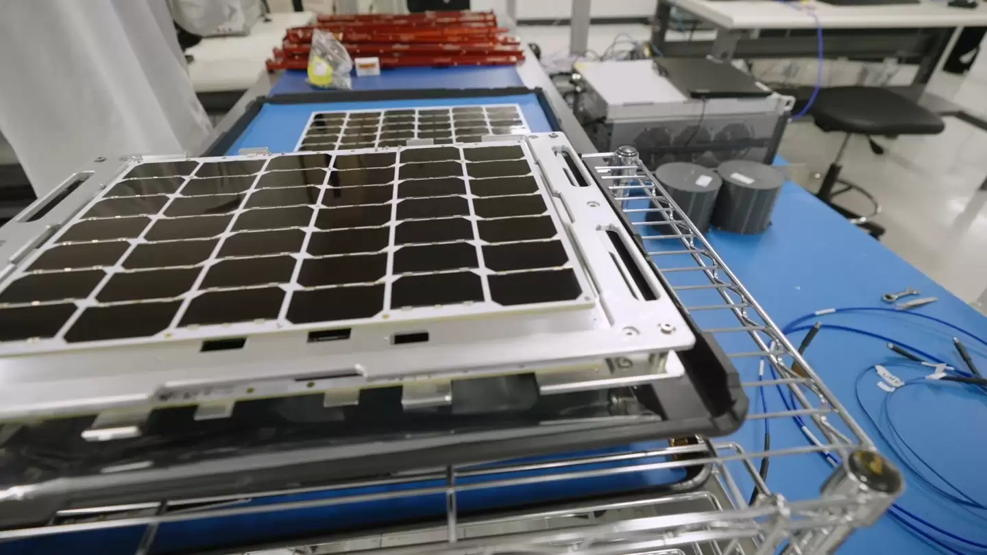 “地球人你好”：首个太空 AI 发回问候，英伟达 H100 “上天”