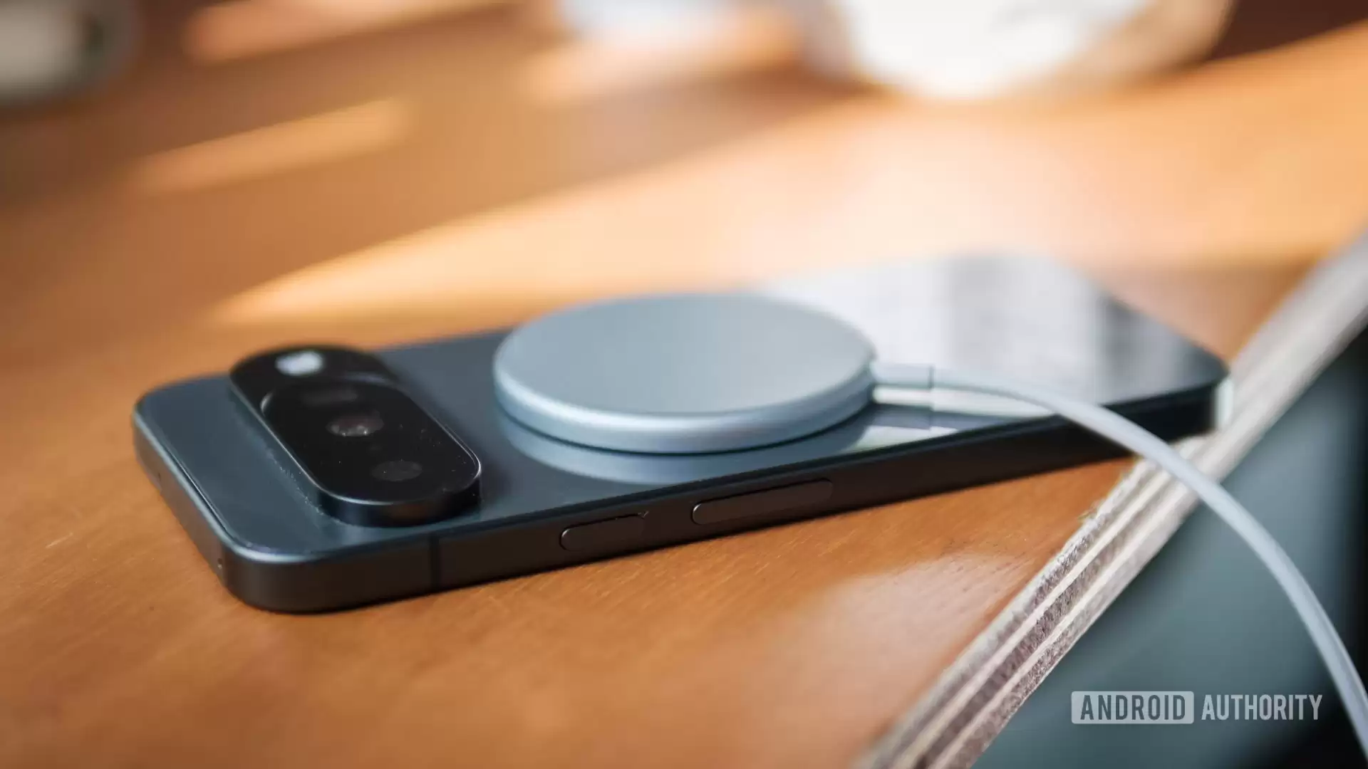 车载充不进电:谷歌 Pixel 10 系列手机用户反馈无线充电兼容性问题