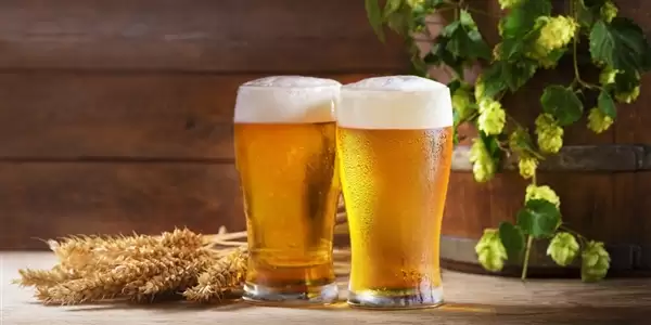 4人喝近120瓶啤酒惊到老板 网友：切勿贪杯