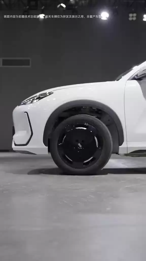 吉利发布全栈自研可原地转向的智能行驶单元