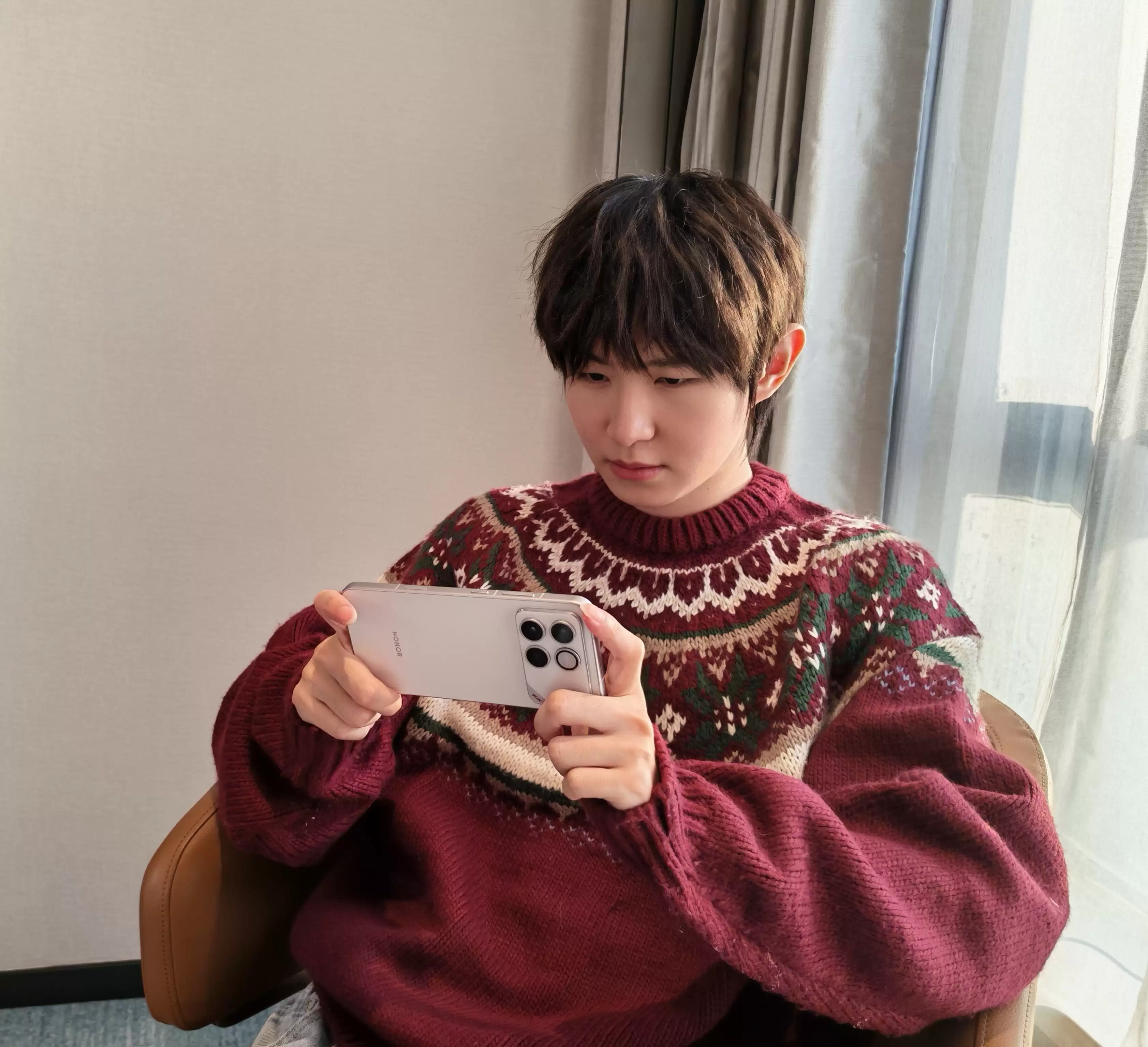 荣耀WIN系列真机图曝光！横向相机矩阵搭配“WIN”徽章设计亮相