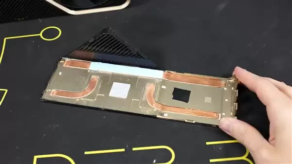 NVIDIA从未发布的900W显卡Titan Ada!被大神拆解了