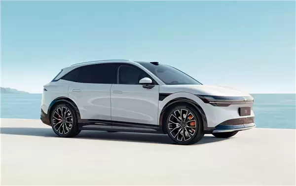 一瑞士车主为买极氪7X 计划亲自来中国提车:中国版的太香了