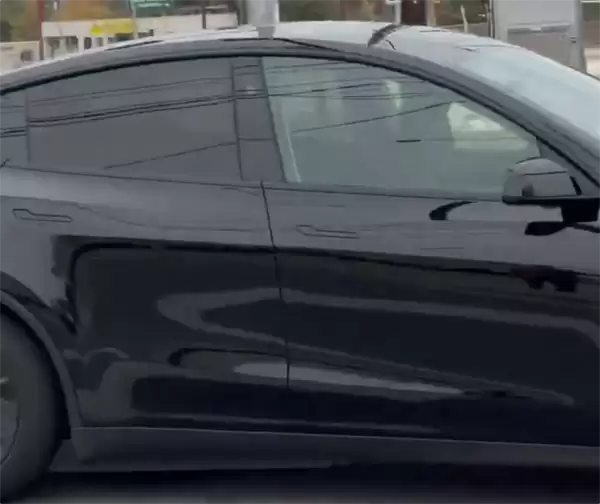 无安全员、无乘员 马斯克发文：特斯拉启动无人驾驶Robotaxi路测