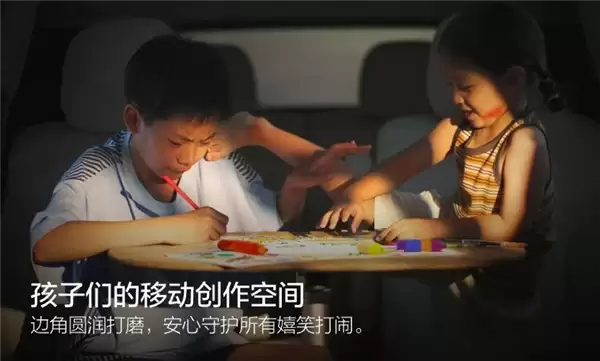 坐车里可以尽情写作业了！理想i8独立配件大桌板正式上车