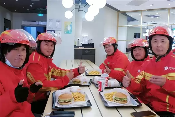 15.9元吃肯德基三件套 京东外卖与快递小哥有福了