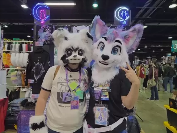 诡异!苹果iOS 26出现离奇Bug 安卓手机照片一放大就变红