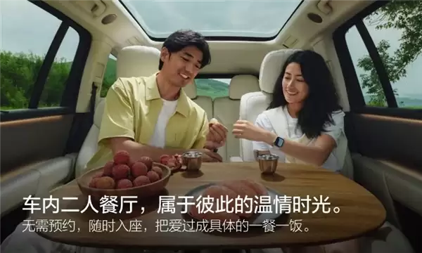 坐车里可以尽情写作业了！理想i8独立配件大桌板正式上车