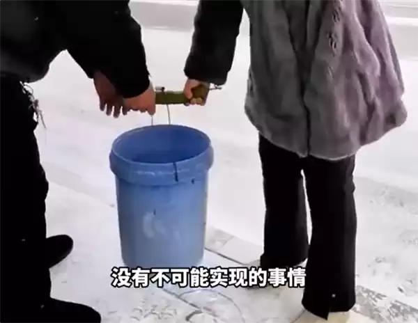 黑龙江冬天万物皆可速冻:黄瓜室外放20分钟能抬34斤水