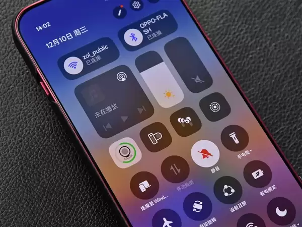 OPPO哈苏磁吸闪光环灯上手:199元闭眼入