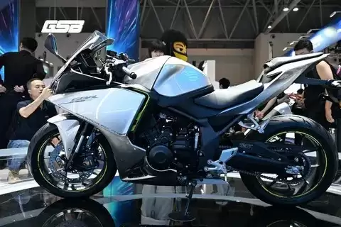 本田CBR500R FOUR震撼登场：四缸仿赛新标杆，性能与科技全面升级