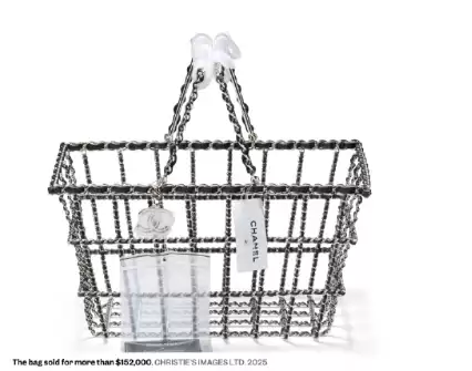 香奈儿“异形包”拍出百万成交价 网友:这不就是超市购物篮