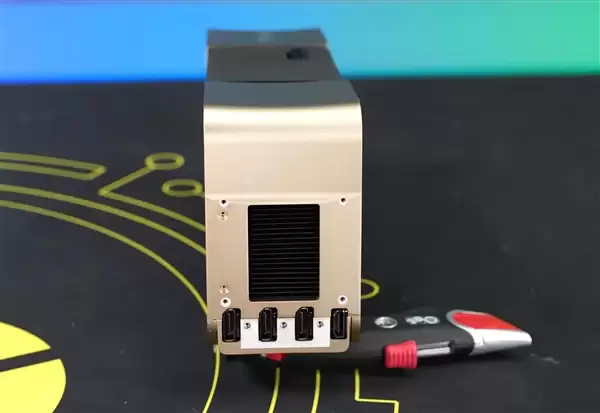 NVIDIA从未发布的900W显卡Titan Ada!被大神拆解了