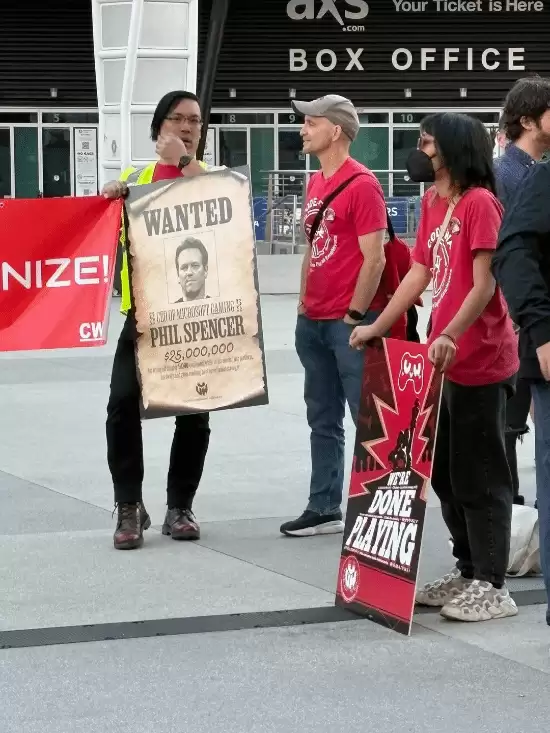 游戏盛典外现CEO通缉令抗议引热议