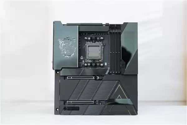 微星推限量千片MEG X870E GODLIKE十周年纪念主板