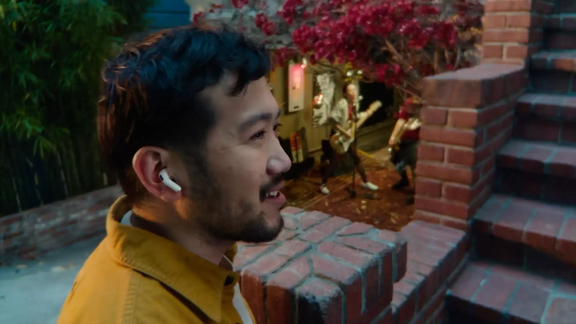 1399 → 1258 元：苹果 AirPods 4 代主动降噪版再度支持国补