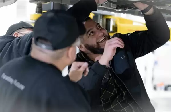 法拉第未来晒FX Super One工厂组装现场 网友：纯手搓 草台班子